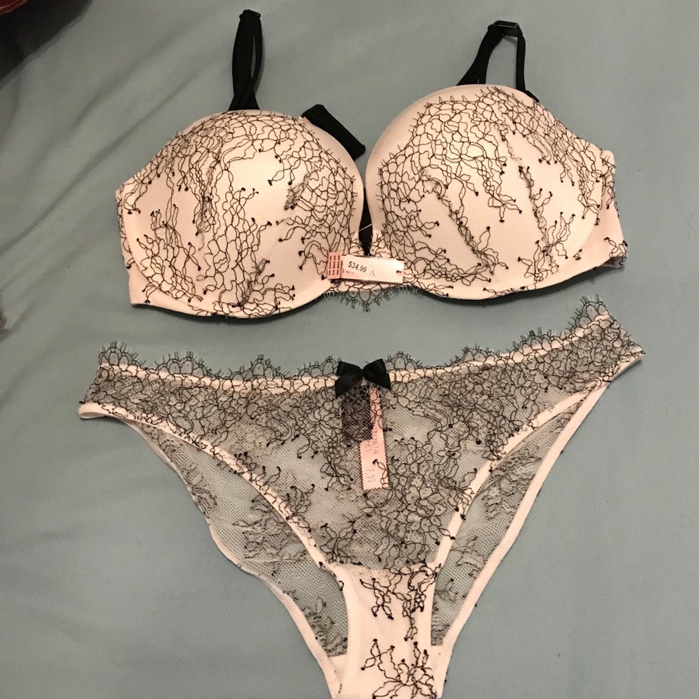 Bra / Panty Set - Victoria Secret 36D,never worn!